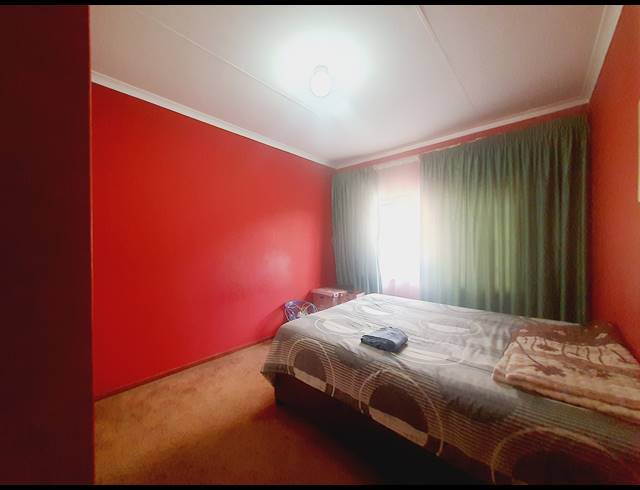 3 BEDROOM HOUSE RENTED IN DIEPKLOOF